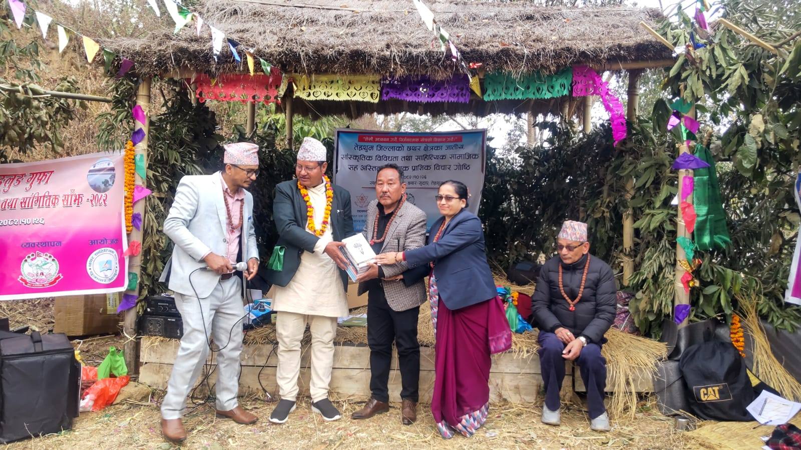 तेह्रथुमको छथरमा आयोजीत साहित्यीक भेला ६ वुँदे घोषणा पत्र जारी गर्दै सम्पन्न