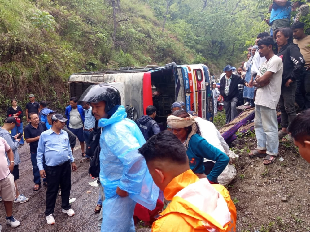धनकुटामा बस दुर्घटना, १० जना घाइते