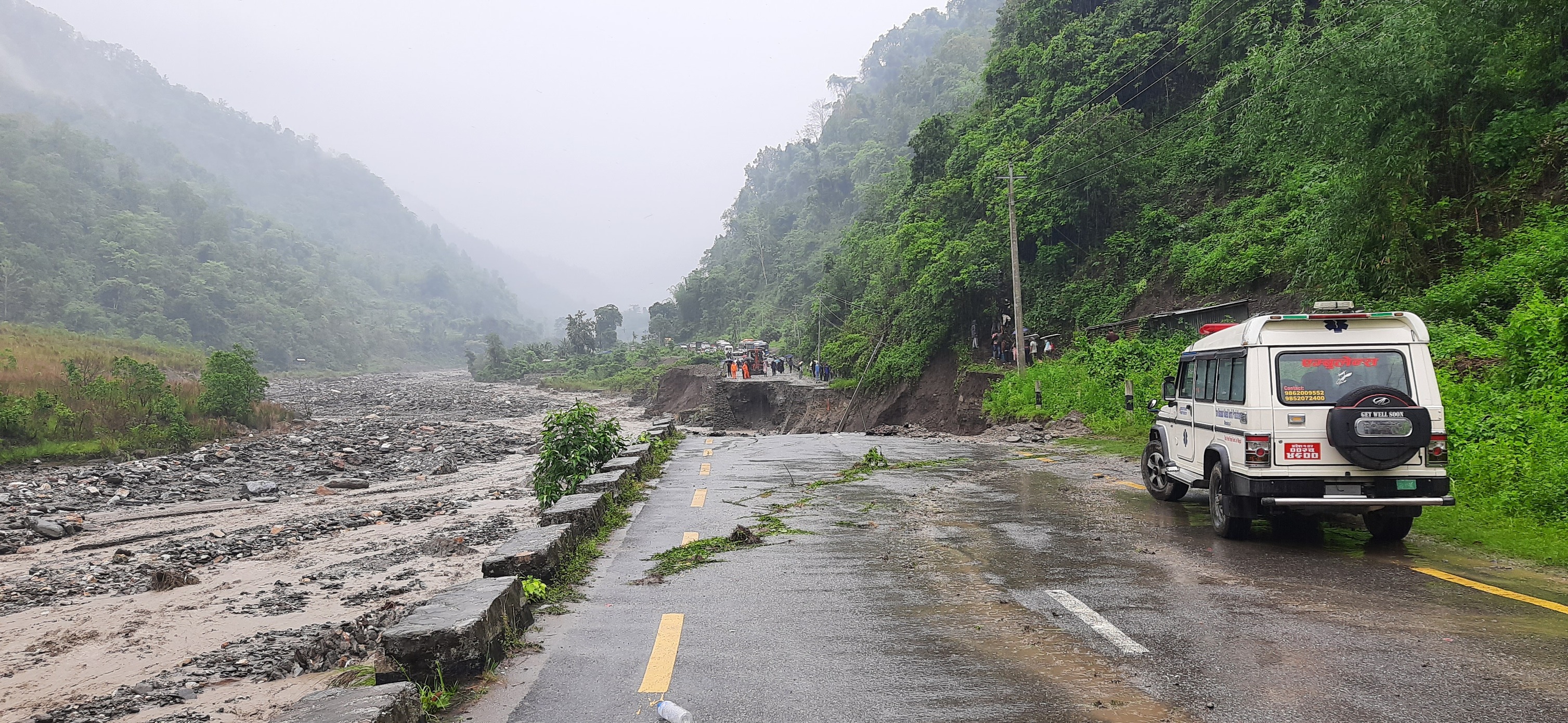 धरान धनकुटा खण्डको बाढीग्रस्त सडक एकतर्फी सञ्चालनको तयारी