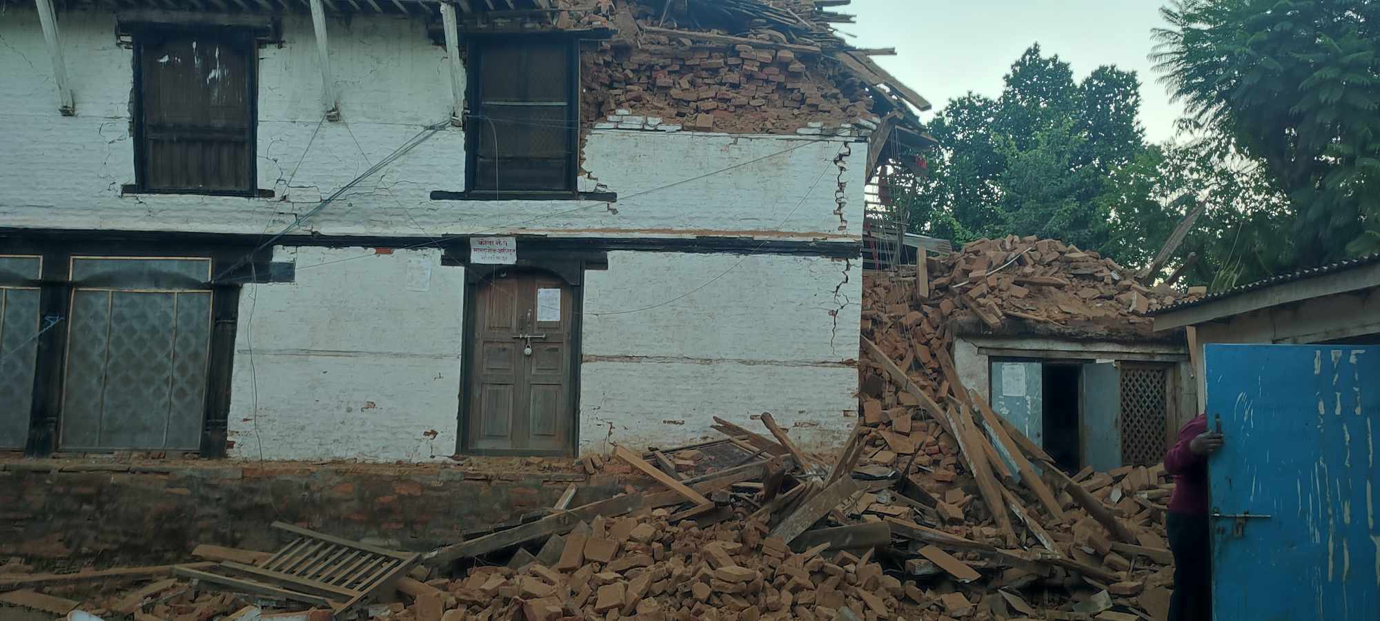 जाजरकोट र रुकुम पश्चिममा भुकम्पबाट मृत्यु हुनेको संख्या ७१ पुग्यो, १५३ घाइते