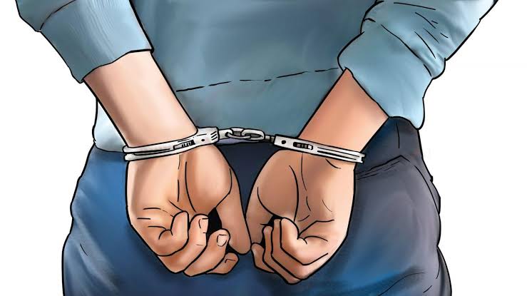 घुस रकम सहित सिरहा बाट वन अधिकृत पक्राउ