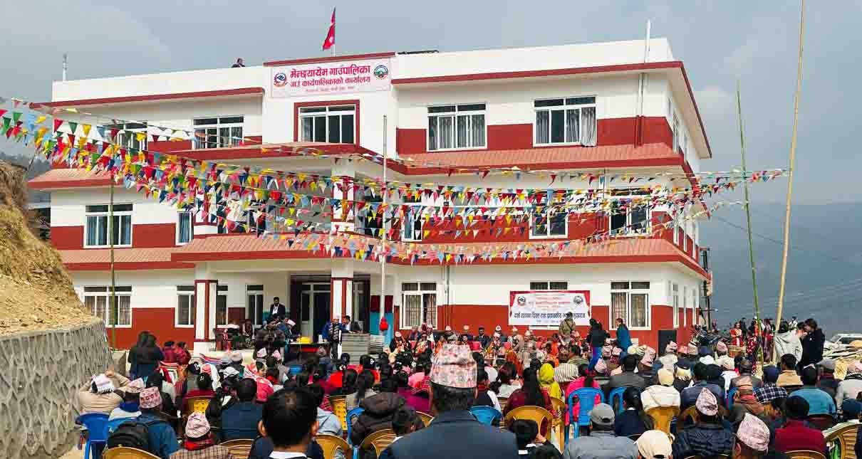 तेह्रथुमको मेन्छ्यायेम गाउँपालिकाको प्रशासनिक भवन उद्घाटन